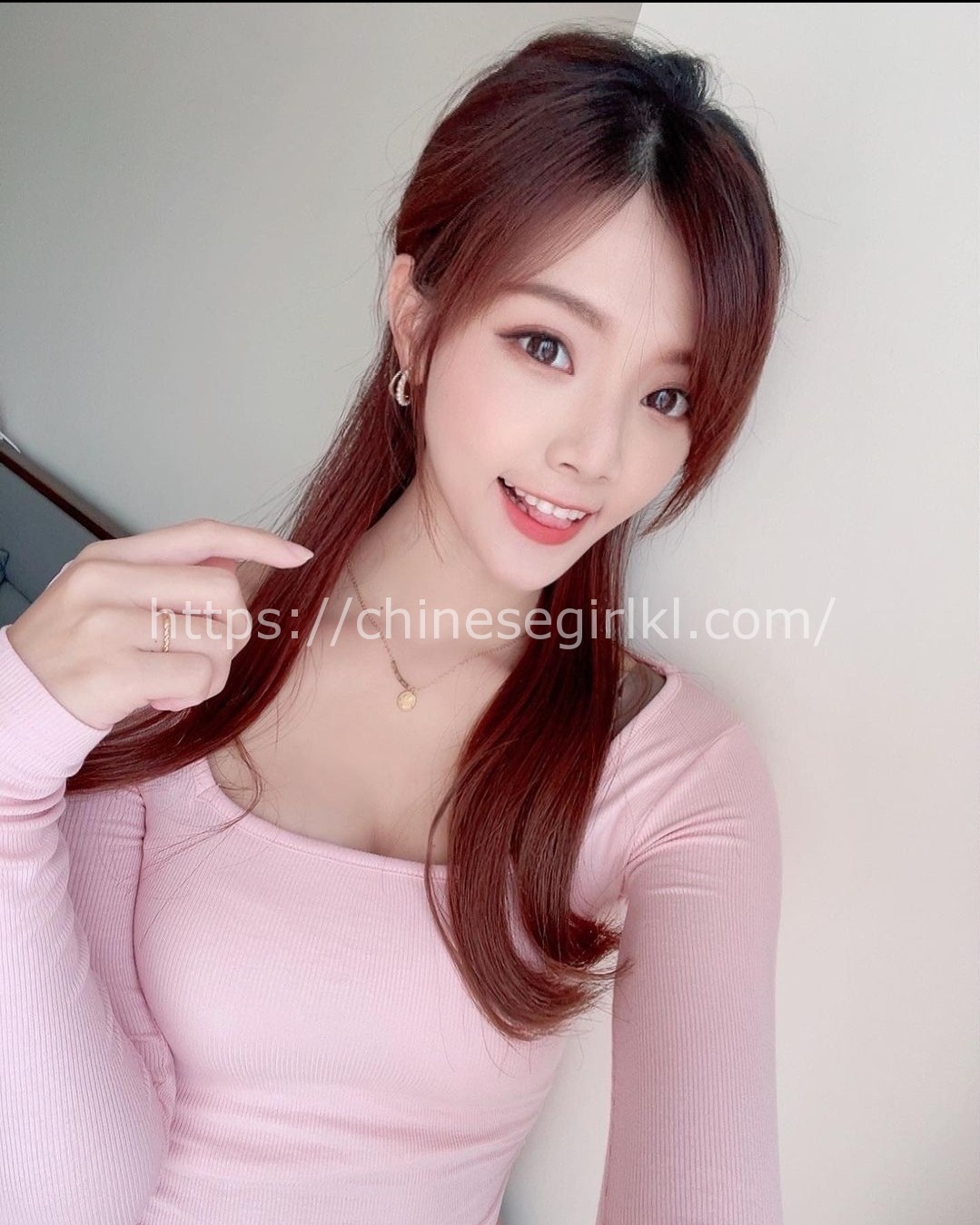 Alice Young Female,5'3 or under(160cm),Tall,Blonde,Green
